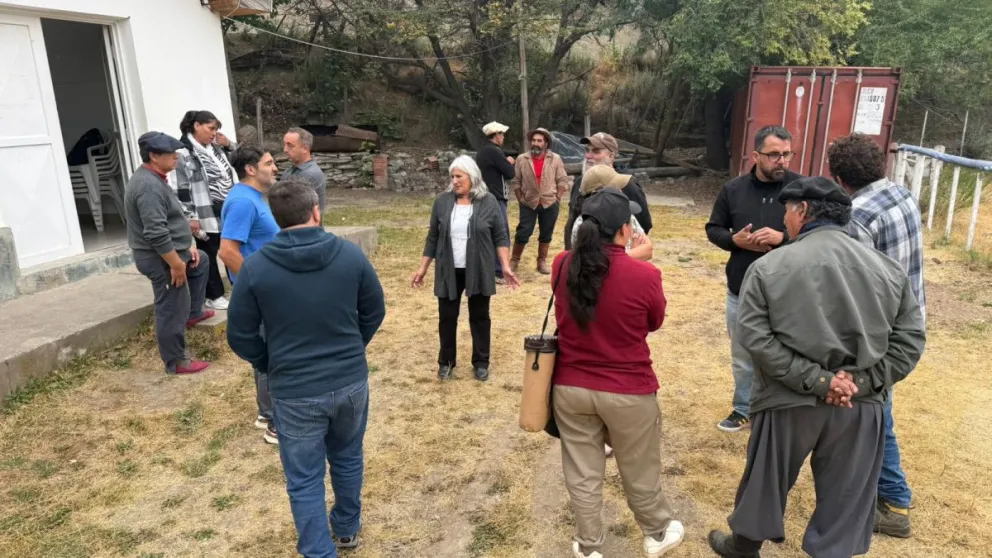Refuerzan acciones preventivas en Alto Río Percy ante el incendio en el Parque Los Alerces