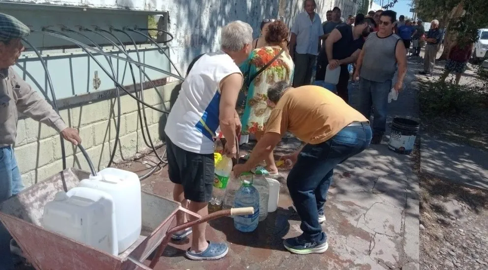 Trelew: El agua sigue cortada y se espera que este martes se normalice el servicio