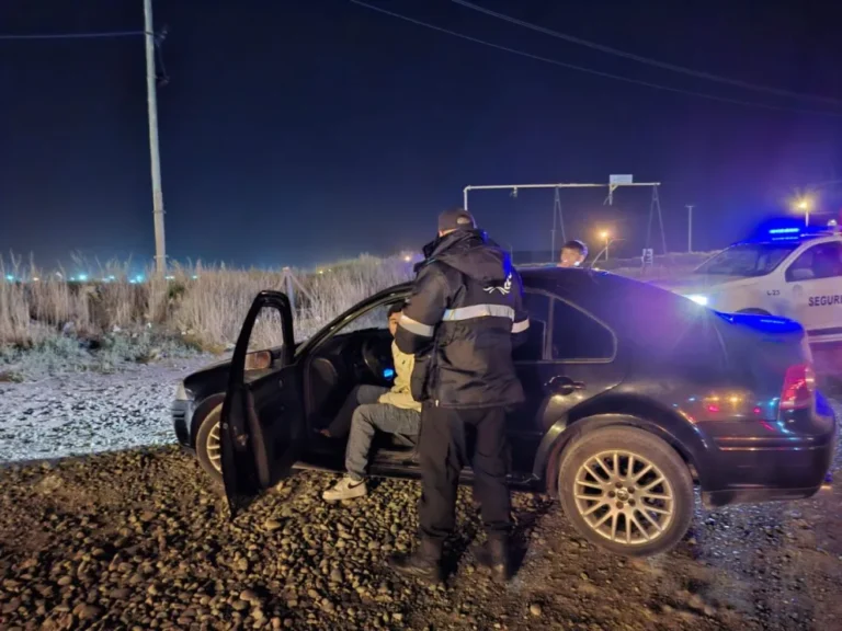 Conducía alcoholizado, escapó de un control y quiso evitar el secuestro de su vehículo: fue detenido