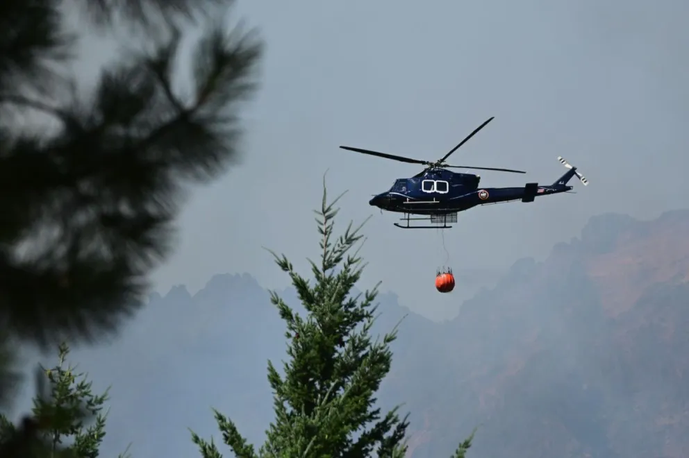 Más brigadistas refuerzan el combate contra los incendios en el Parque Nacional Los Alerces