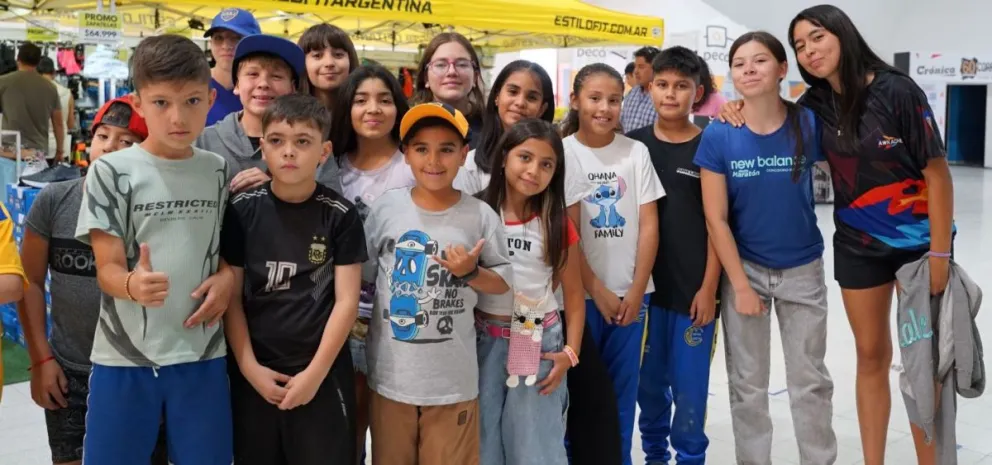 La escuela municipal de Esquel "Aukache" participa en la Corrida Internacional con 69 atletas