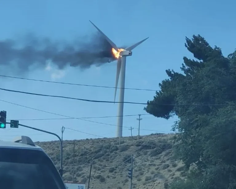 Se incendió un molino de viento y complicó el tránsito en la Ruta 3