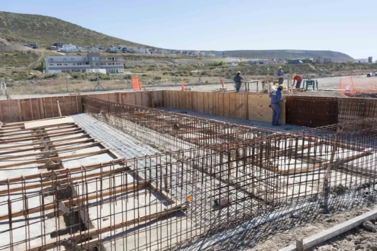 Frente al olor de la laguna en Rada Tilly el municipio informó avances de obra en la Planta de Tratamiento