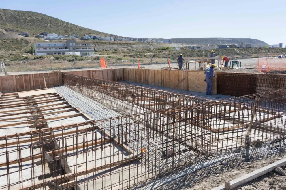 Frente al olor de la laguna en Rada Tilly el municipio informó avances de obra en la Planta de Tratamiento