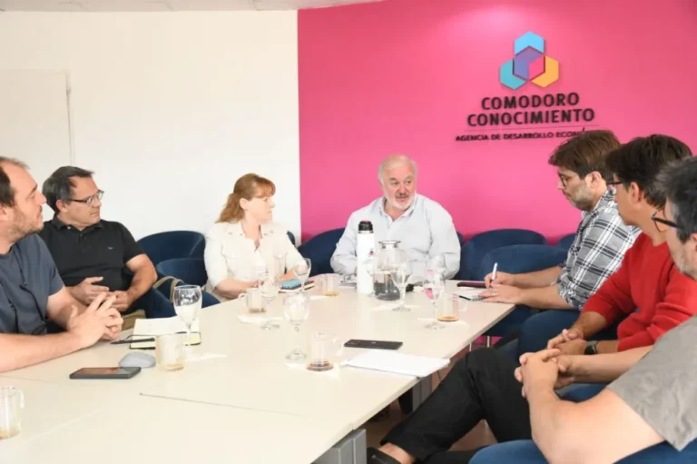 Instalan nuevas estaciones meteorológicas y oceanográficas para monitoreo del clima y el mar en el Golfo San Jorge