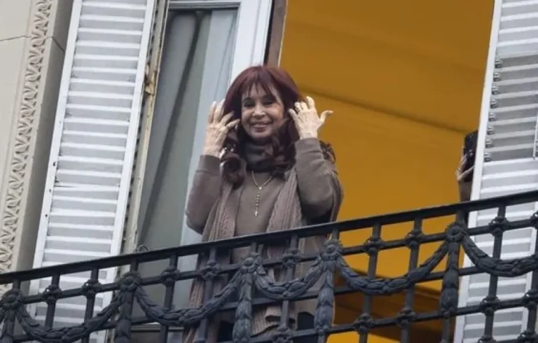 Cristina Kirchner recibió el alta tras dos semanas internada por apendicitis