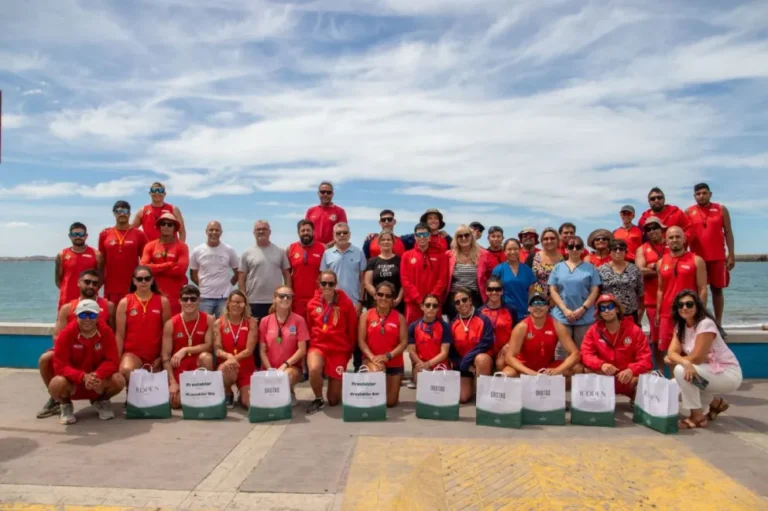 Verano seguro: El Municipio entregó protectores solares y botiquines al Servicio de Guardavidas