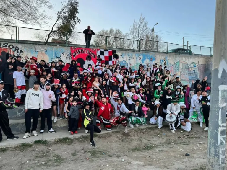 La murga Despistados del Compás pide donación de telas para la confección de sus trajes