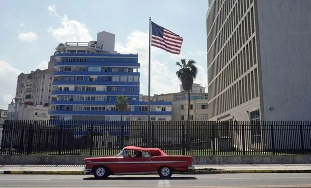 Embajadas y empresas activan planes de evacuación en Cuba