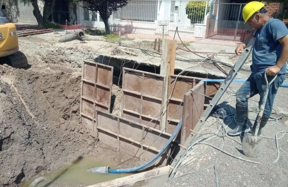 Trelew: Este sábado se reparará la perdida de agua que complicó a la ciudad