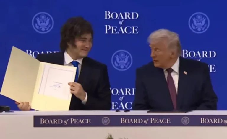 Javier Milei firmó el Consejo de la Paz impulsado por Donald Trump