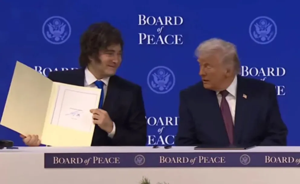Javier Milei firmó el Consejo de la Paz impulsado por Donald Trump