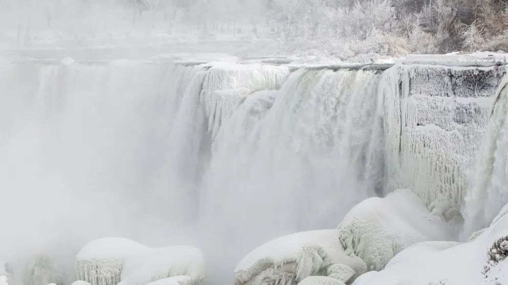 Canadá: la ola de frío extremo congela parcialmente las Cataratas del Niágara