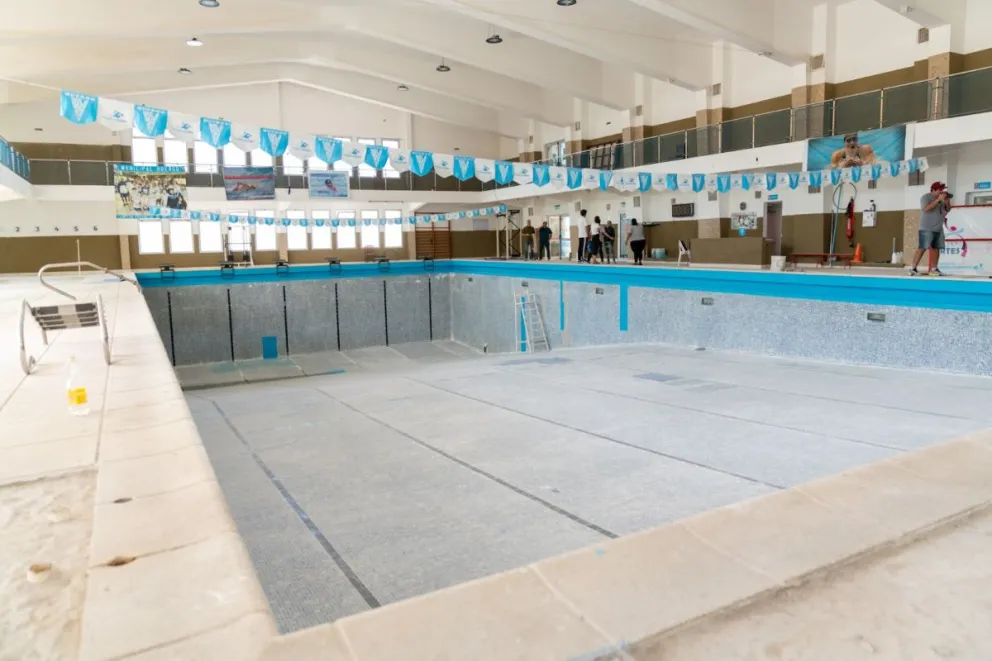 Avanzan las obras de refacción en la pileta del Club Huergo