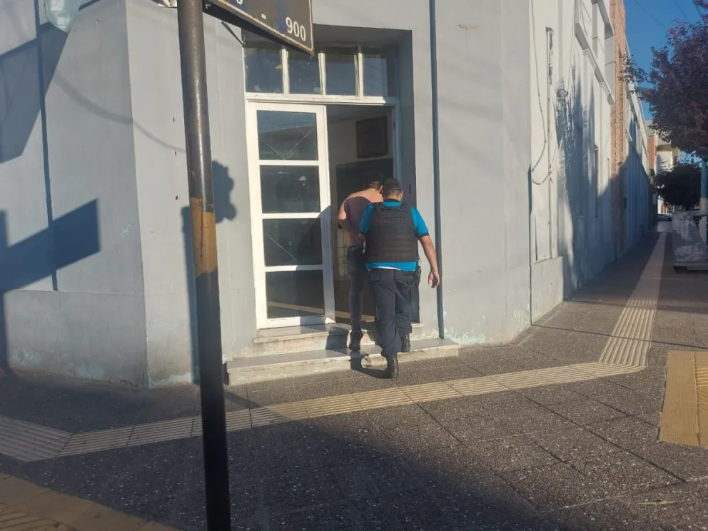 Un hombre demorado en Moreno y Rivadavia tras incidente con la policía