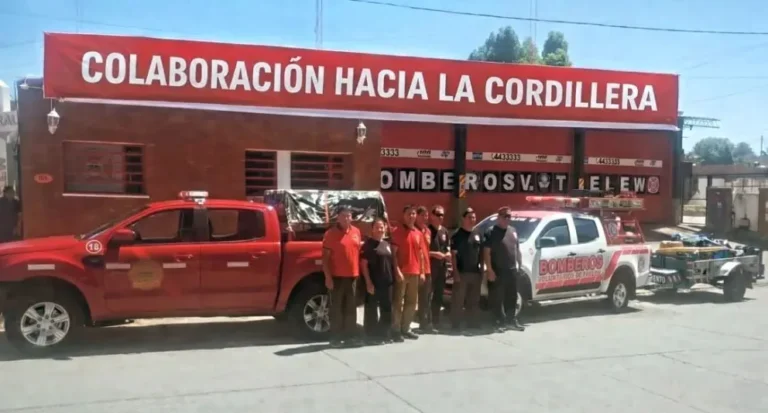 Bomberos de Trelew y Rawson partieron a combatir los incendios en la cordillera