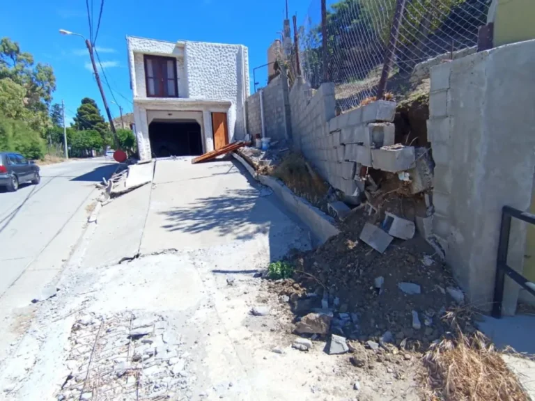 Preocupación en el barrio Sismográfica por el movimiento del cerro Hermitte
