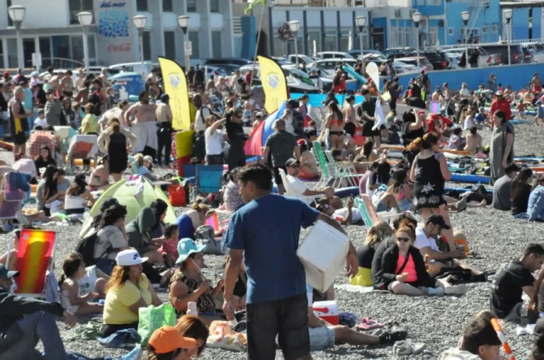 Explotó el verano en Comodoro y para mañana se espera otra jornada de playa con 28 grados