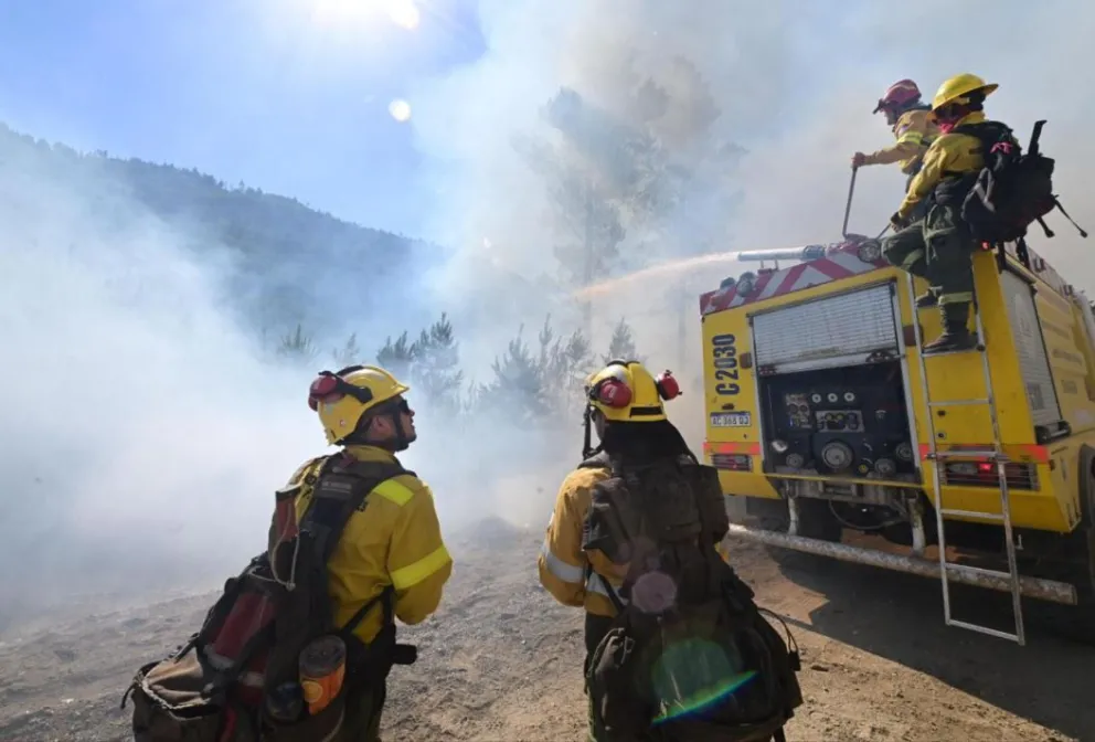 Chubut refuerza el operativo contra los incendios en la Cordillera por las altas temperaturas
