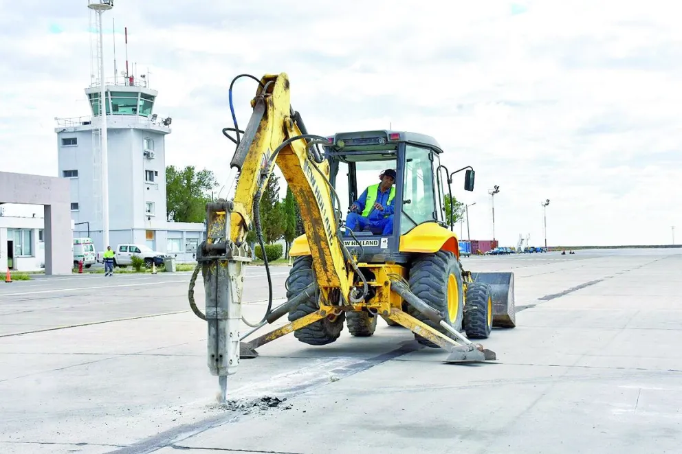 La Municipalidad de Trelew refuerza la infraestructura del aeropuerto con trabajos programados en la plataforma