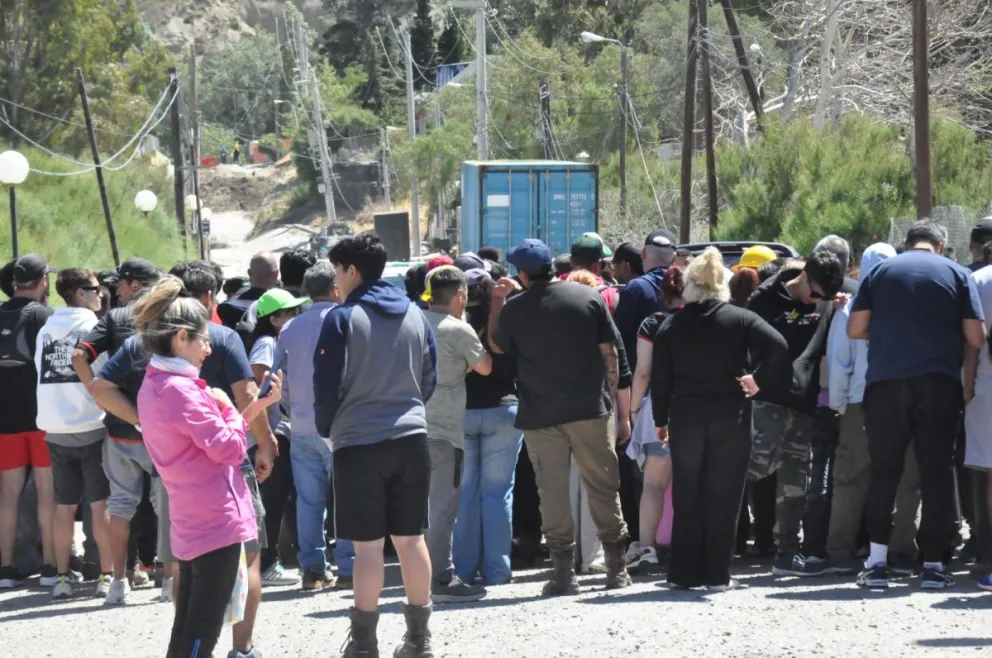 Más de 300 familias debieron dejar sus casas por el deslizamiento del cerro Hermitte