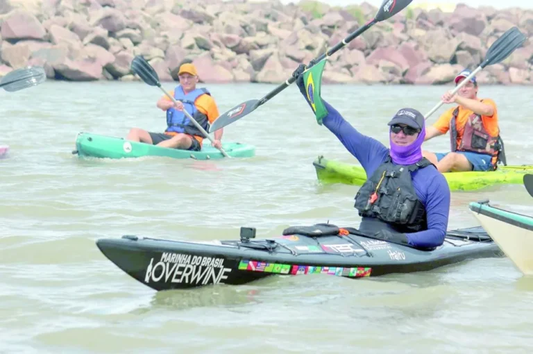 El kayakista del fin del mundo hizo escala en Puerto Madryn