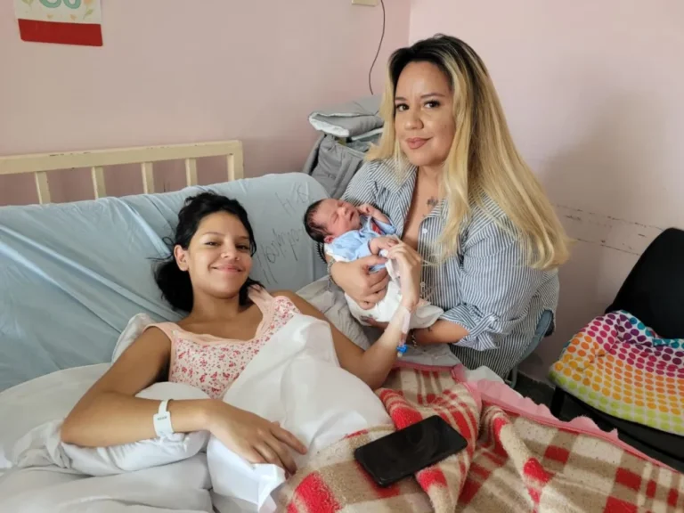 “Lo esperábamos con mucho amor”, dijo la mamá de uno de los primeros bebés nacidos