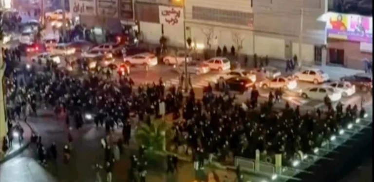 Elon Musk habilita Starlink para manifestantes en Irán ante bloqueo de internet