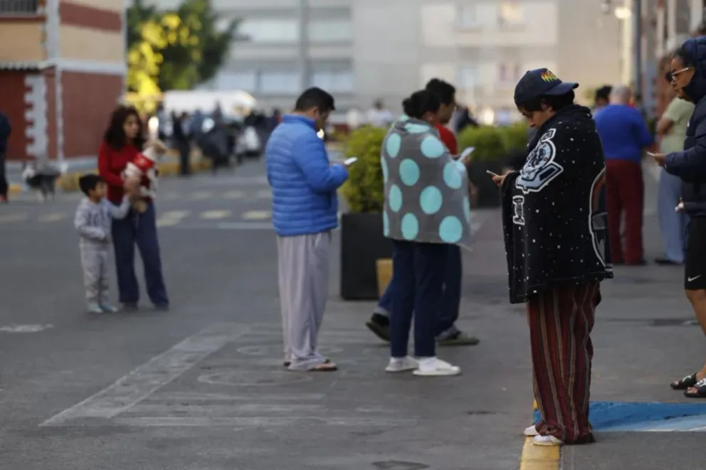 México: Fuerte sismo de magnitud 6.5 sacudió el estado de Guerrero y afectó a la capital