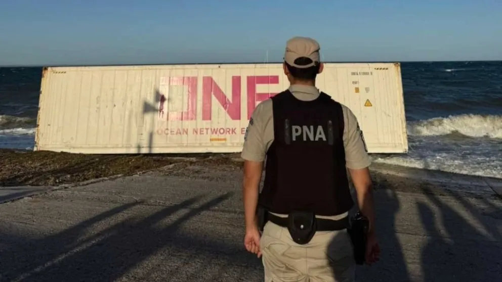 Qué tenía el contenedor hallado en la costa de Puerto Madryn