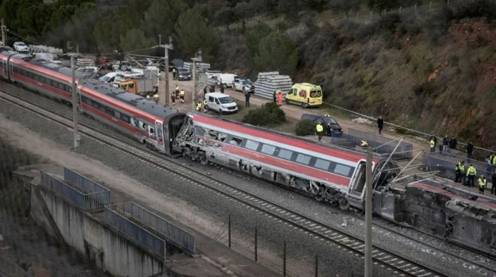 Atribuyen a un riel roto el accidente ferroviario que dejó 45 muertos en España