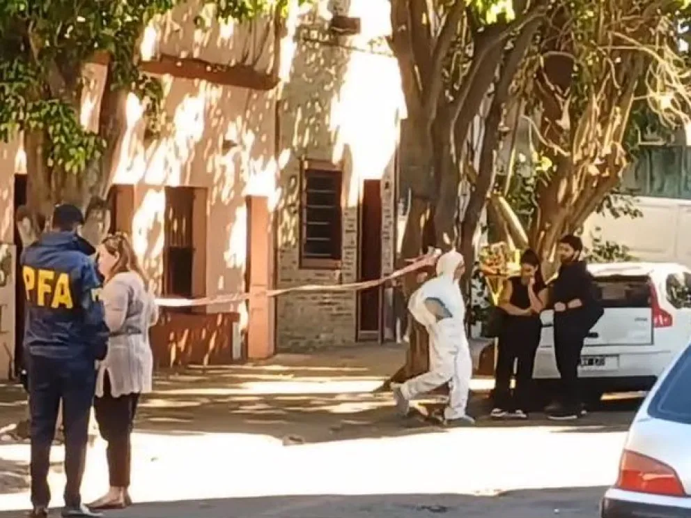 Un policía detenido por efectuar trece disparos frente a una fábrica