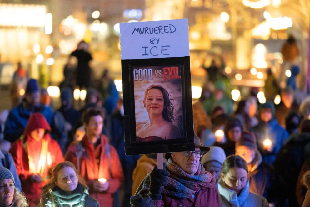 Crece la polémica por el video del agente del ICE que mató a una mujer en Minneapolis