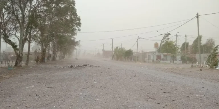 El SMN emitió alerta amarilla por fuertes vientos en Comodoro y costa de Chubut