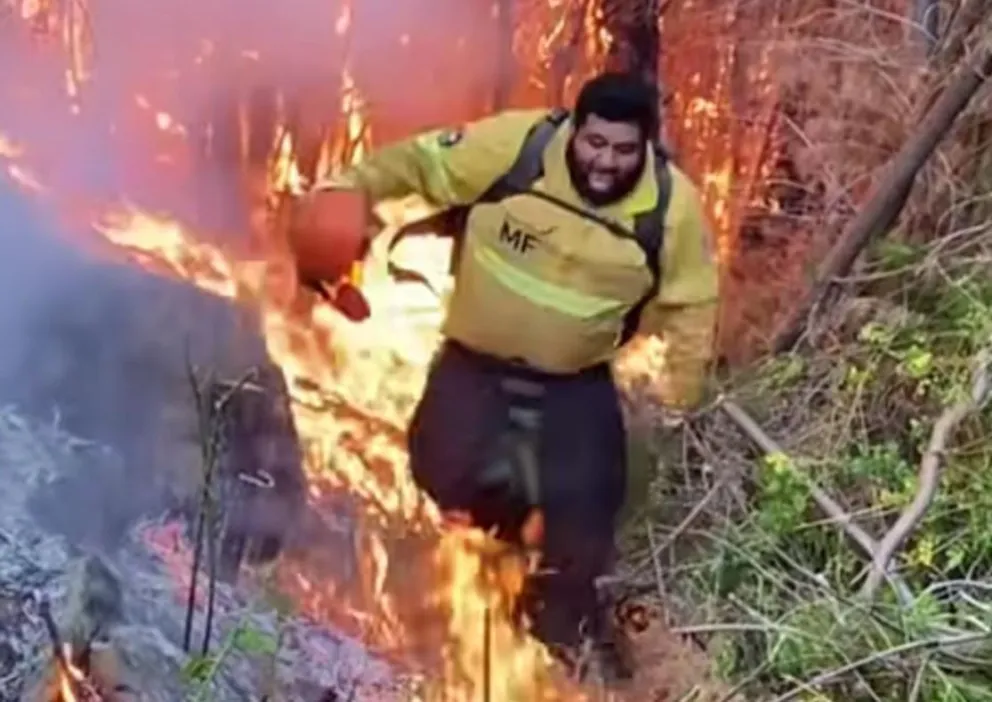Puerto Patriada: Video muestra cómo brigadistas escapan corriendo sobre el fuego