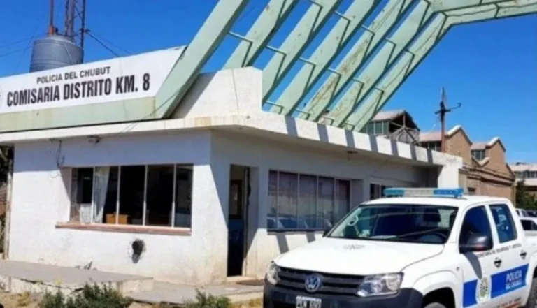 Un joven dice que le pegaron un tiro cuando caminaba por una calle de Km 8