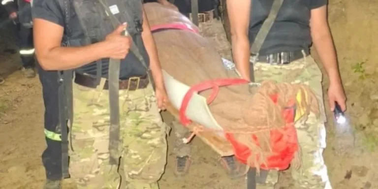 Rescataron a una mujer que se lesionó la rodilla durante una caminata