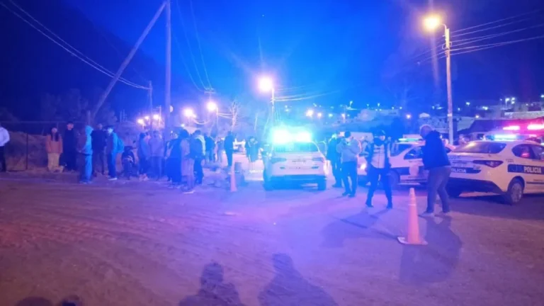 Emergencia en Comodoro Rivadavia: El Cerro Hermitte provoca destrucción de casas y evacuación de los vecinos