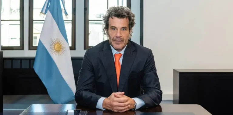 Paul Starc presentó su renuncia a la UIF y será reemplazado por Ernesto Gaspari