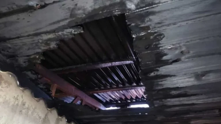 Vecinos ayudaron a controlar un incendio en Rawson