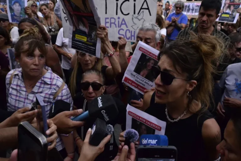 El gobernador se reunió con la familia de Valeria Schwab y les dijo que harán todo lo posible para atrapar al asesino