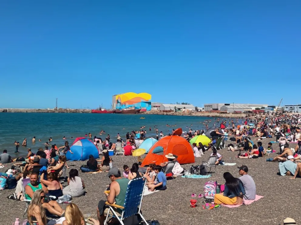 La costanera de Comodoro se vio colmada en el cierre del primer fin de semana de 2026