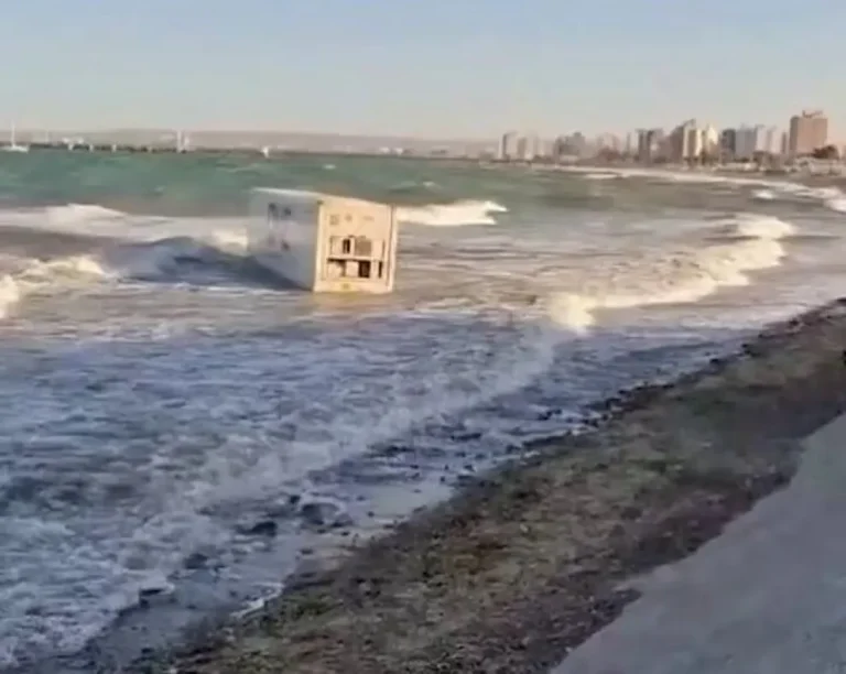 Encuentran un contenedor a la deriva en las costas de Puerto Madryn