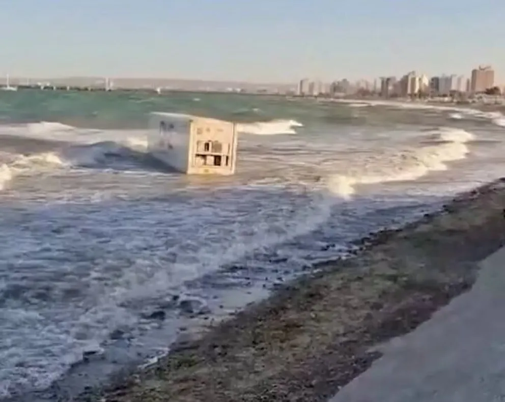 Encuentran un contenedor a la deriva en las costas de Puerto Madryn