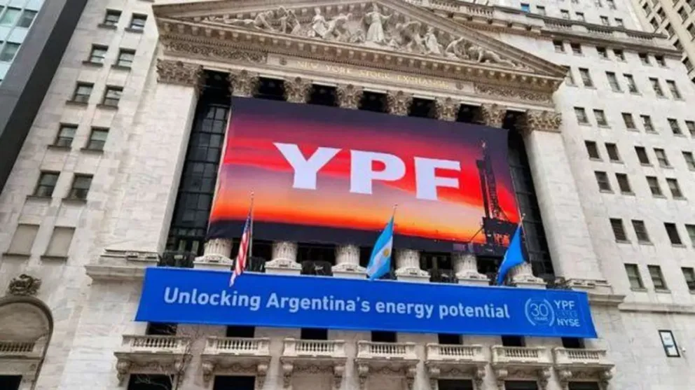 Argentina califica de "hostigamiento procesal" el pedido de desacato en juicio por YPF
