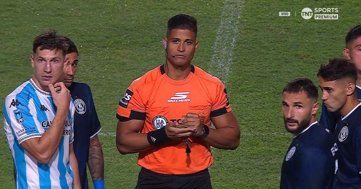Bajo la lluvia y de madrugada: el gol que le dio el triunfo a Independiente Rivadavia dejó muchas dudas y ni con el VAR se pudo despejar la polémica