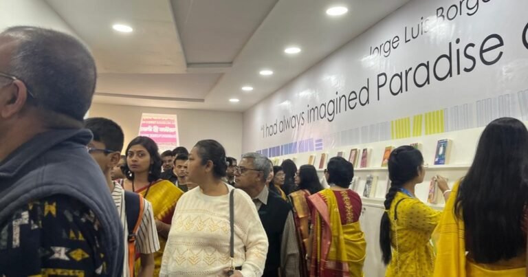 Seducidos por Messi y Borges: miles de personas visitan el pabellón argentino en la apertura de la Feria del Libro de Calcuta