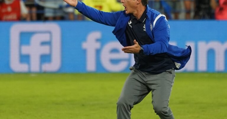 Vélez vs Deportivo Riestra, EN VIVO: el "Fortín" quiere seguir puntero de la zona A del Torneo Apertura 2026