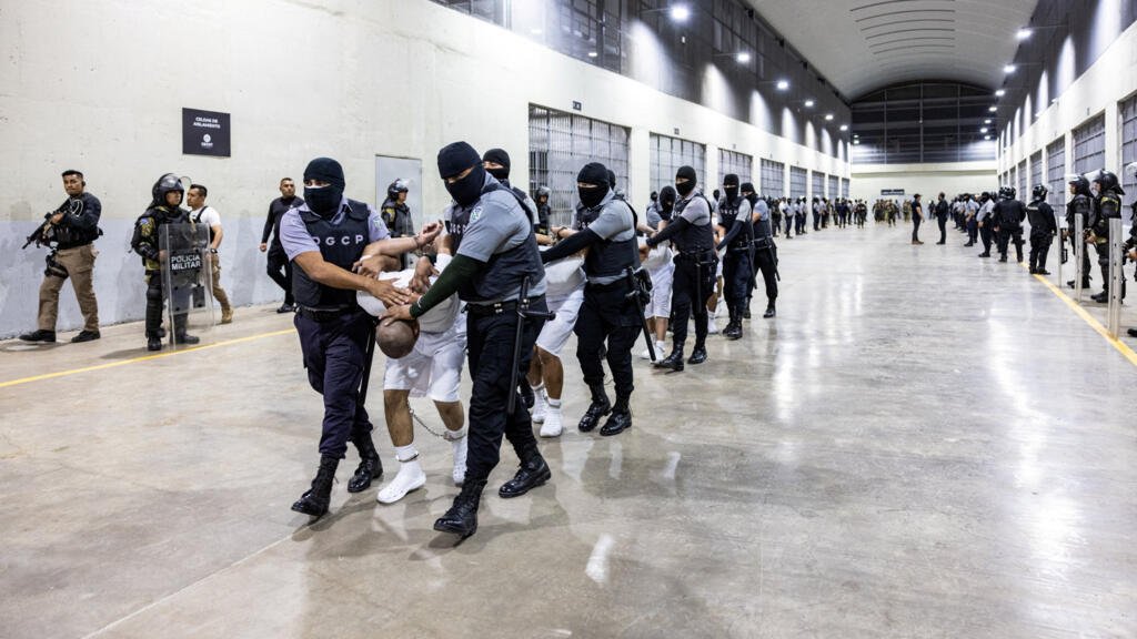 Juez ordena a Trump facilitar el retorno a EE. UU. de venezolanos que estuvieron en megacárcel salvadoreña