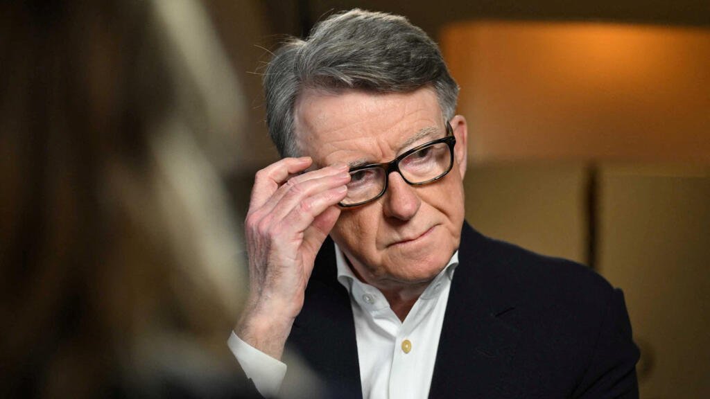 Premier británico pide que Mandelson renuncie a cargo vitalicio en Cámara de los Lores por el caso Epstein